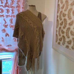 Gap Women’s Tank & FGA Shawl